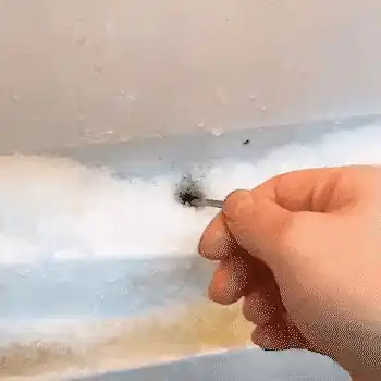 Flexible hose cleaning brush